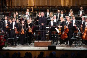 Freuen sich, dass sich die Beethovenhalle endlich nutzen können: das Beethoven Orchester Bonn und ihr Generalmusikdirektor Dirk Kaftan © Sascha Engst/Bundesstadt Bonn